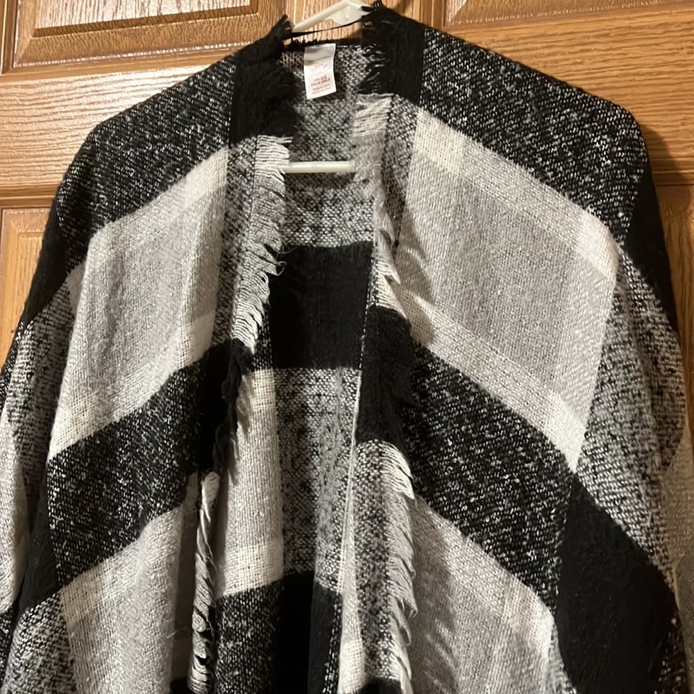Gray, White, and Black plaid blanket shall, one-size - Picture 5 of 5